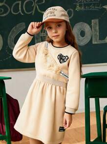SHEIN 女童长袖拼布毛绒斜跨束腰连衣裙，休闲字母印花时尚小女孩连衣裙 - 卡其色 - 查看 1