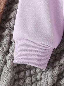 两件套女宝宝经典积木塔、城市景观和字母印花圆领长袖按扣肩上衣和松紧腰仿皮饰边长裤套装，可爱舒适，适合春/秋/冬季穿着。 - 紫色 - 查看 7