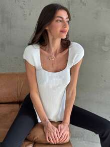 SHEIN Privé Camiseta blanca romántica para cita con cuello cuadrado, ajuste ceñido, espalda descubierta y mangas cortas de nudo