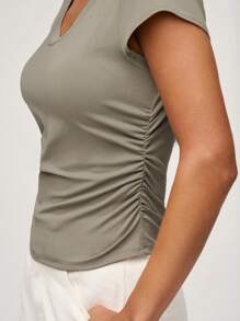 SHEIN BASICS Casual Solid Color Knit Round Neck Short Sleeve Fitted With Side Pleats Women T-Shirt