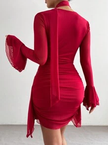 Zolique 女士纯色 V 领喇叭袖褶皱紧身性感迷你连衣裙（配领带）