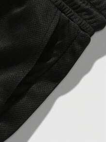 Manfinity EMRG 男士字母和十字印花抽绳腰双层短裤 - 黑色 - 查看 3