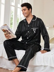 Manfinity Embroidered Pocket Jacquard Faux Silk Men's Pajama Set - Black - View 3