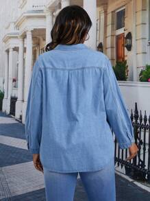 SHEIN Essnce 大码前扣长袖口袋休闲牛仔衬衫 - 淺色水洗藍 - 查看 2