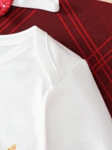 SHEIN Bộ 3 món cho bé gái: Áo liền quần dài tay in chữ + Chân váy lưới màu đỏ tương phản + Băng đô nơ, dành cho Giáng sinh - Đỏ - Xem 5