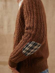 Manfinity CityGents Suéter tipo cardigan de hombre con parches de tejido de cable en los codos - Camel - Ver 4