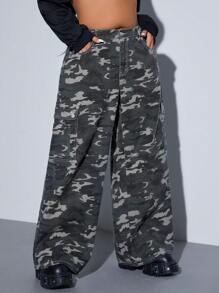 SHEIN ICON Jeans de carga holgados de pierna ancha con estampado de camuflaje de talla grande, pantalones vaqueros para otoño