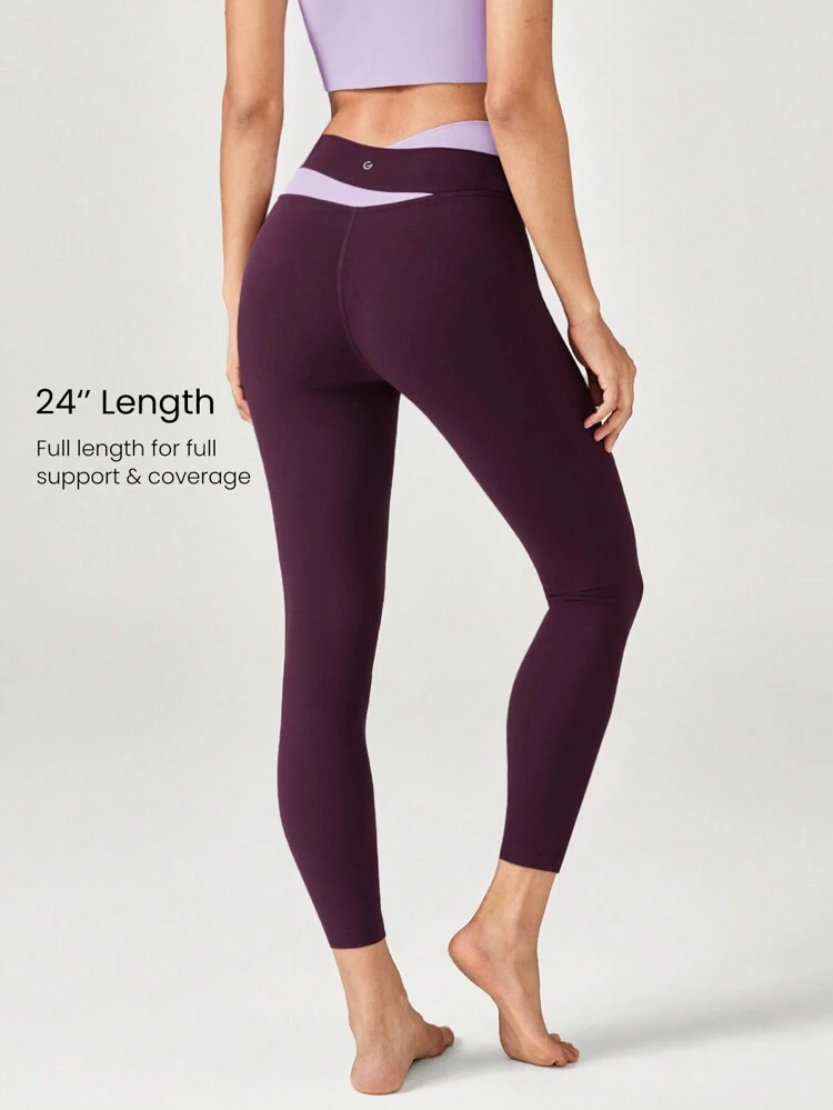 Mallas de compresión cruzadas de dos tonos FeatherFit™-Sculpt de 24 pulgadas, de impacto medio para entrenamiento, gimnasio diario