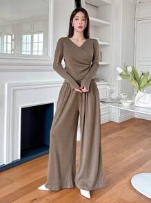 DAZY 2 Stücke/Set Damen einfaches V-Ausschnitt Plissee T-Shirt und weite Hose, Herbstkleidung Trainingsanzug Damen Set Loungewear für Damen - Kaffeebraun - Übersicht 8
