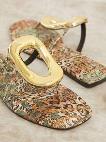 SHUZIA Leopard Thong Sandal With Metal Embellishment Vacation Shoes Casual Shoes Beach Shoes - Multicolor - View 6