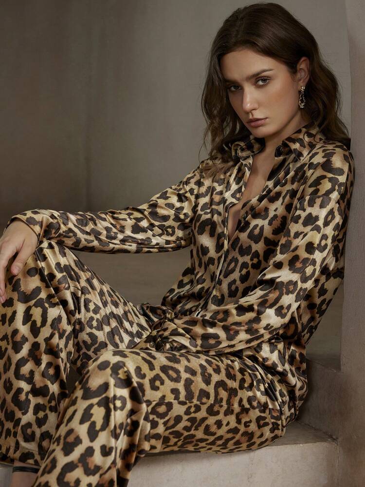 Nuevo conjunto de 2 piezas de moda: Camisa casual de terciopelo con estampado de leopardo estilo europeo otoño + Pantalones rectos y ceñidos a la cintura alta con estampado de leopardo