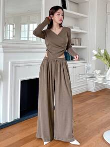 DAZY 2 Stücke/Set Damen einfaches V-Ausschnitt Plissee T-Shirt und weite Hose, Herbstkleidung Trainingsanzug Damen Set Loungewear für Damen - Kaffeebraun - Übersicht 4