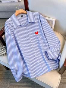 SHEIN Clasi Camisa casual de manga larga con botones delanteros, cuello y estampado minimalista de corazón en talla grande