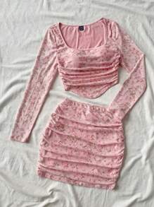 Soleia 抽象扎染蝴蝶与花卉印花褶皱方领长袖上衣和迷你褶皱紧身裙套装，适合度假、秋季女装、可内穿或外穿、感恩节女装、公主女装、两件套秋季服装、万圣节女装、性感两件套、女神服装、女式裙套装、音乐会女装、派对服装 - 彩色 - 查看 2