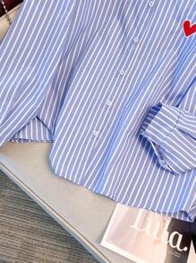 SHEIN Clasi Camisa casual de manga larga con botones delanteros, cuello y estampado minimalista de corazón en talla grande