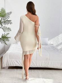 SHEIN Privé 大码优雅浪漫约会略带性感假日单肩长袖双层透明短款上衣荷叶边紧身连衣裙女 - 杏色 - 查看 2