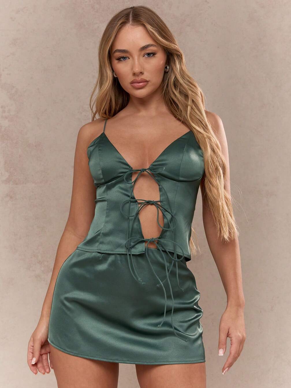 MISSGUIDED Music Festival Elegant Irish-Themed Satin Tie Front Mini Dress With Cut-Out Details Perfect For St. Patrick'S Day Party Evening Cocktail Holiday Celebration Special Occasion Wear Christmas｜MISSGUIDED