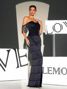 Decor cu paiete, cu franjuri, cu umăr dezactivat, rochie formală, lungă la podea, neagră, elegantă, de bal, seara, pentru invitați de nuntă, pentru absolvire, cină