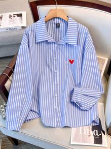 SHEIN Clasi Camisa casual de manga larga con botones delanteros, cuello y estampado minimalista de corazón en talla grande