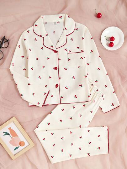 Set de 2 piezas de pijama estilo colegial para niña preadolescente, con parte superior de manga larga y pantalones con estampado de cerezas en color melocotón, ropa de estar por casa informal