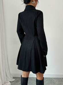 Chiquease 1 件超大领子、金色纽扣、喇叭下摆褶皱夹克 - 黑色 - 查看 2