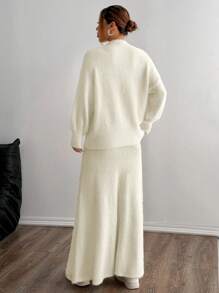 Flirla Set de 2 piezas: Blusa casual de manga larga y cuello en V de color liso y falda evasé - Beis - Ver 2