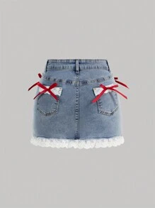 SHEIN X ELOISA & ORSON SHEIN MOD Falda de mezclilla para mujer con bajo de volantes de encaje y decoración de moño