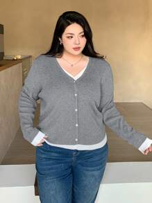 Dazy Plus 加大码纯色拼布二合一 V 领前扣长袖开衫毛衣，秋季服装 - 灰色 - 查看 7