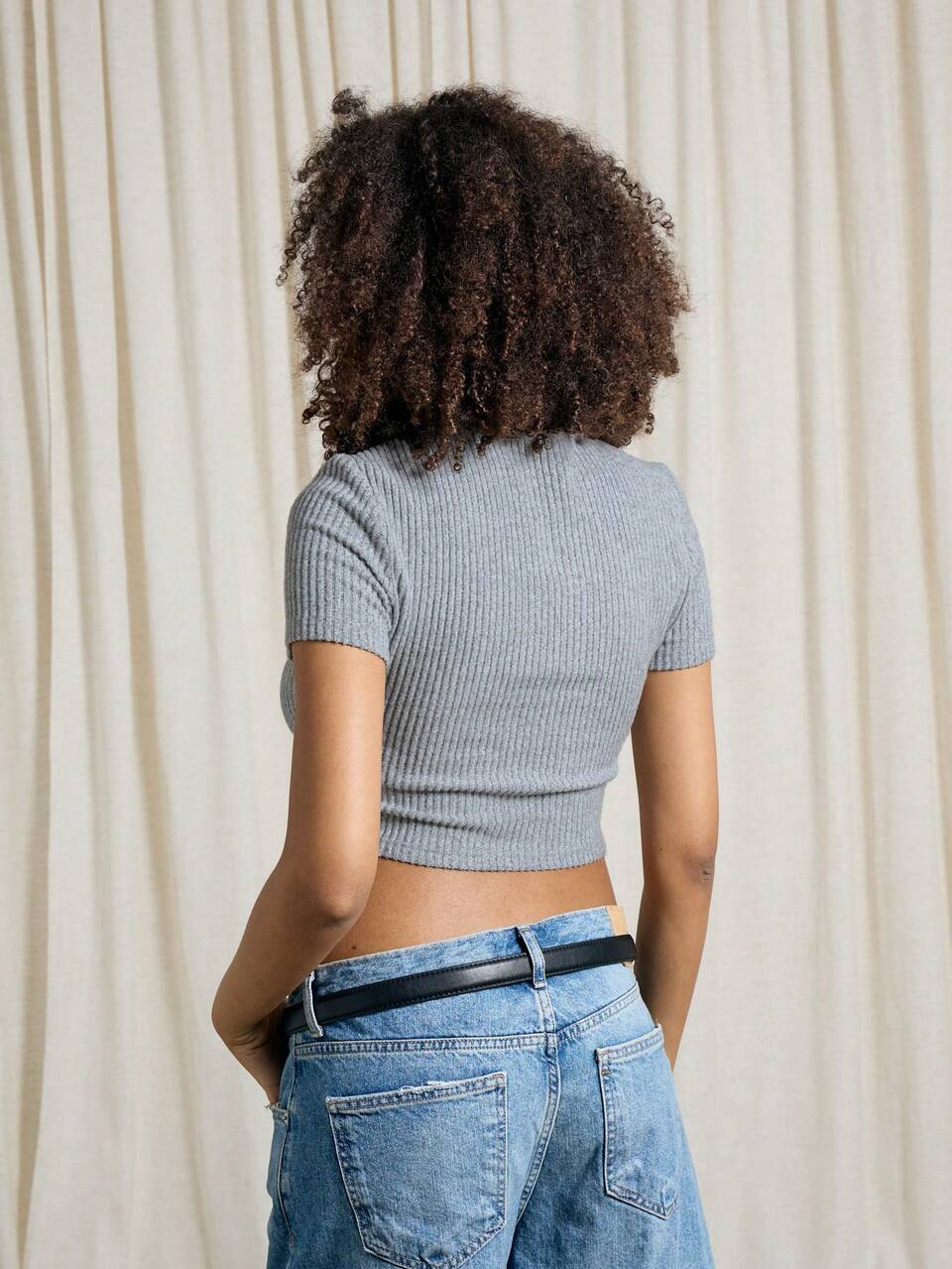 AiiRZ Ribbed Fluffy Cut Out Fitted Short Sleeve Crop Top