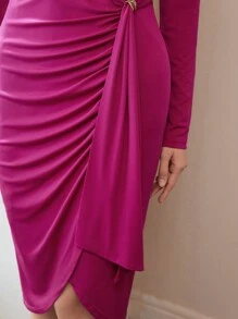 MOTF PREMIUM 纯色 V 领褶饰垂坠连衣裙 - 中紫紅色 - 查看 3