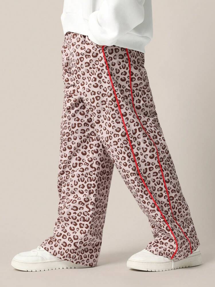 Set für Kleine Mädchen, bestehend aus Regular Fit Sweatshirt mit New York Motiv und Loose Fit Hose mit Leoparden Muster