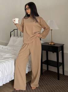 DAZY Damen Pyjama Set mit Buchstaben- und Herz-Stickerei, Strukturierter Drop Shoulder lockerer Schnitt