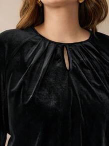 BizChic Blus Beludru Elegan Wanita Ukuran Plus 1 Potong, Cocok untuk Bepergian - Hitam - View 4