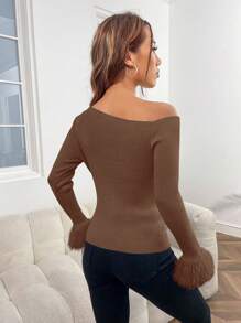 SHEIN Privé Top décontracté pour femmes à épaules obliques, manches longues, avec patchwork en fourrure et couleur unie - Camel - Voir 2