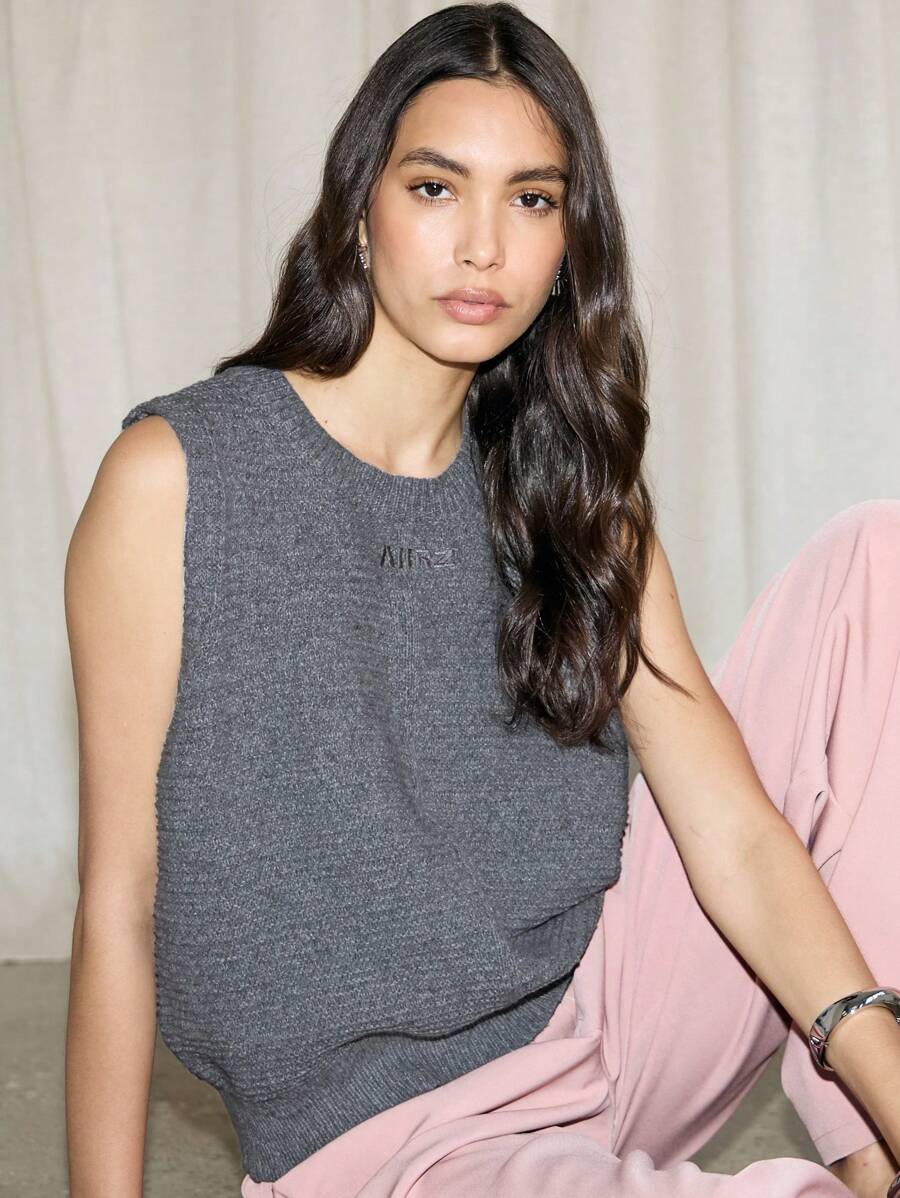 AiiRZ 粗罗纹针织无袖背心毛衣休闲办公室工作服针织衫秋冬学院风衣橱必备 - 淺灰色 - 查看 1