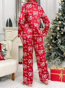 CoupledUp 圣诞节新奇英文文字雪花图案红色节日氛围仿丝绸睡衣套装，秋冬服装 - 紅色 - 查看 2