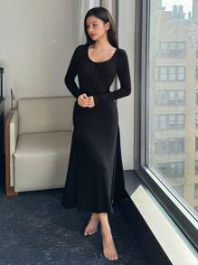 DAZY Vestido de punto ajustado con diseño minimalista de botones falsos como vestido de estar en casa