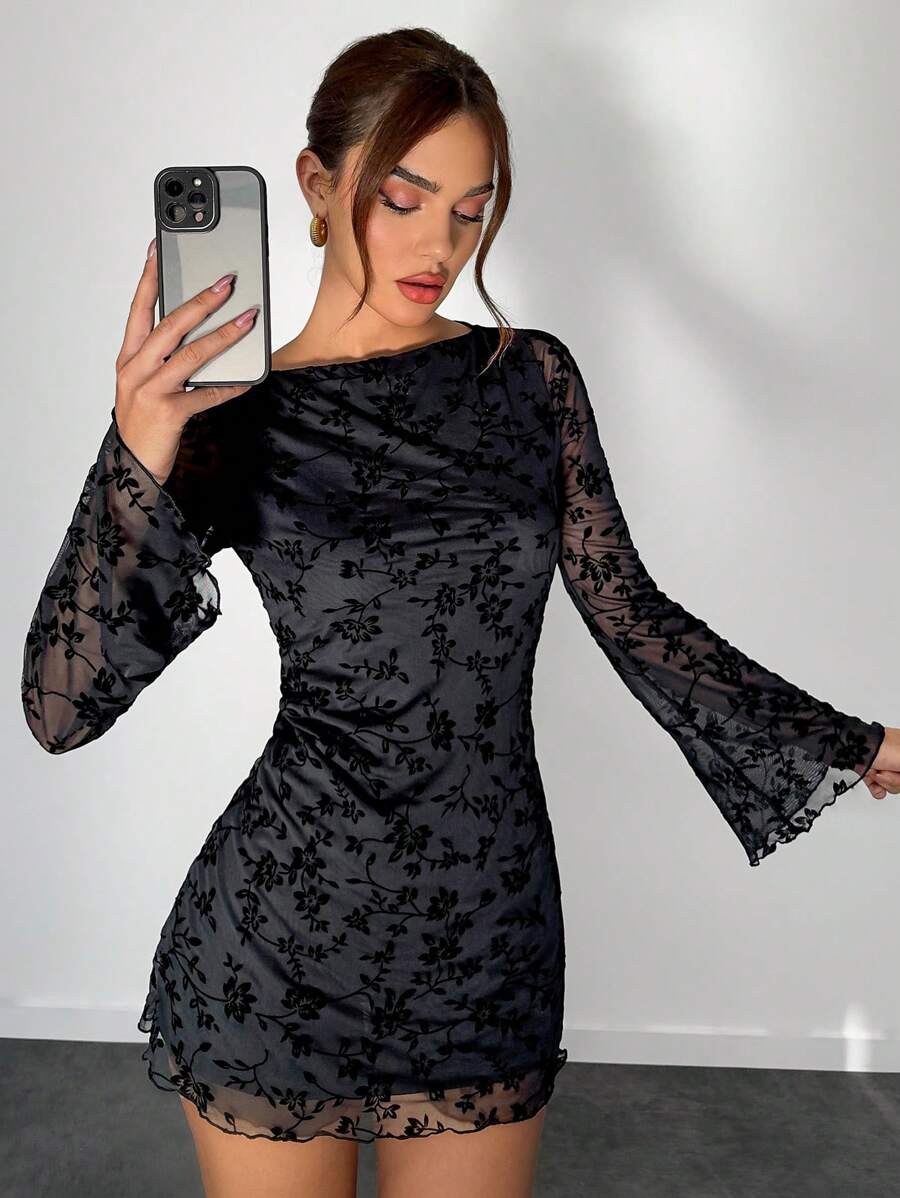 Aloruh 女式黑色花朵植绒圆领长袖修身迷你时尚连衣裙