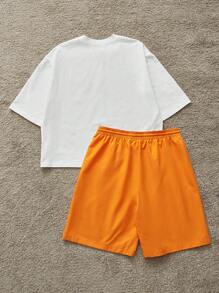 Manfinity VCAY Set de 2 piezas compuesto por una camiseta de manga corta con gráfico casual y hombros caídos, y un short de cintura elástica para hombre