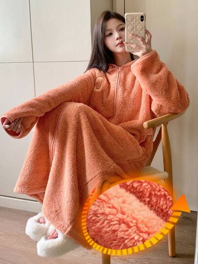 DAZY 加厚法兰绒字母刺绣连帽浴袍，保暖内衬，秋冬季蓬松舒适