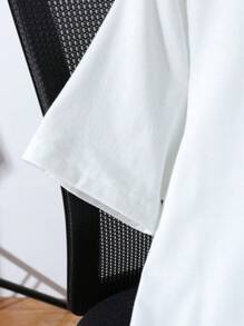 SHEIN EZwear 宽松款超大白色 T 恤，休闲豹纹和樱桃印花