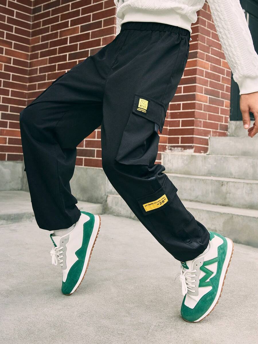 SHEIN Tween Boy Pantaloni cargo decorati cu chingi cu mai multe buzunare la modă - Negru - Vizualizare 1