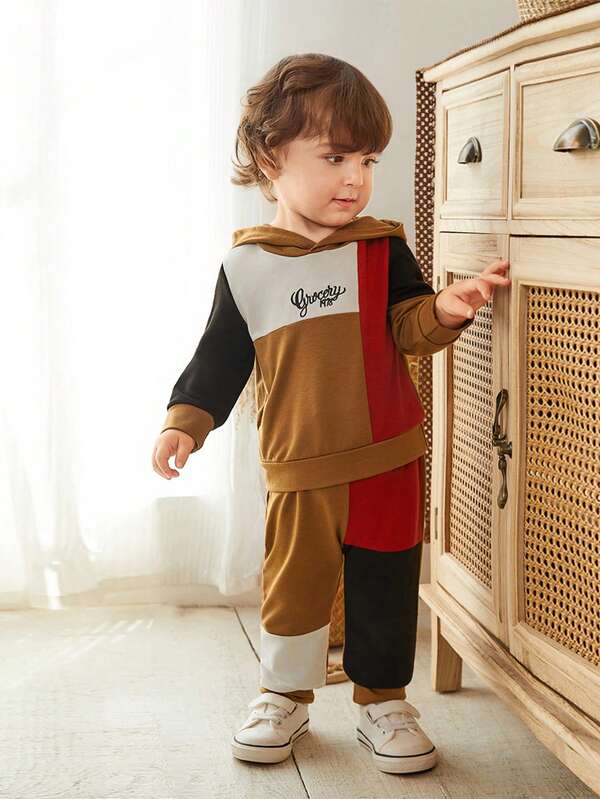 SHEIN 2 件套男婴休闲拼布连帽衫和裤子套装，面料柔软舒适