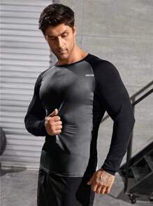 Manfinity Sport Corelite 撞色圆领男友风男式长袖运动 T 恤 - 淺灰色 - 查看 2