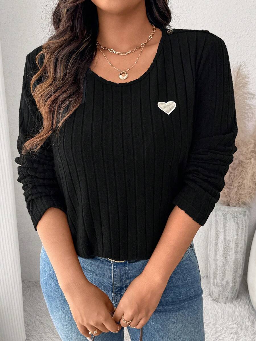 SHEIN Frenchy Camiseta casual de cuello redondo con estampado de corazón bordado de terciopelo acanalado de talla grande - Negro - Ver 1