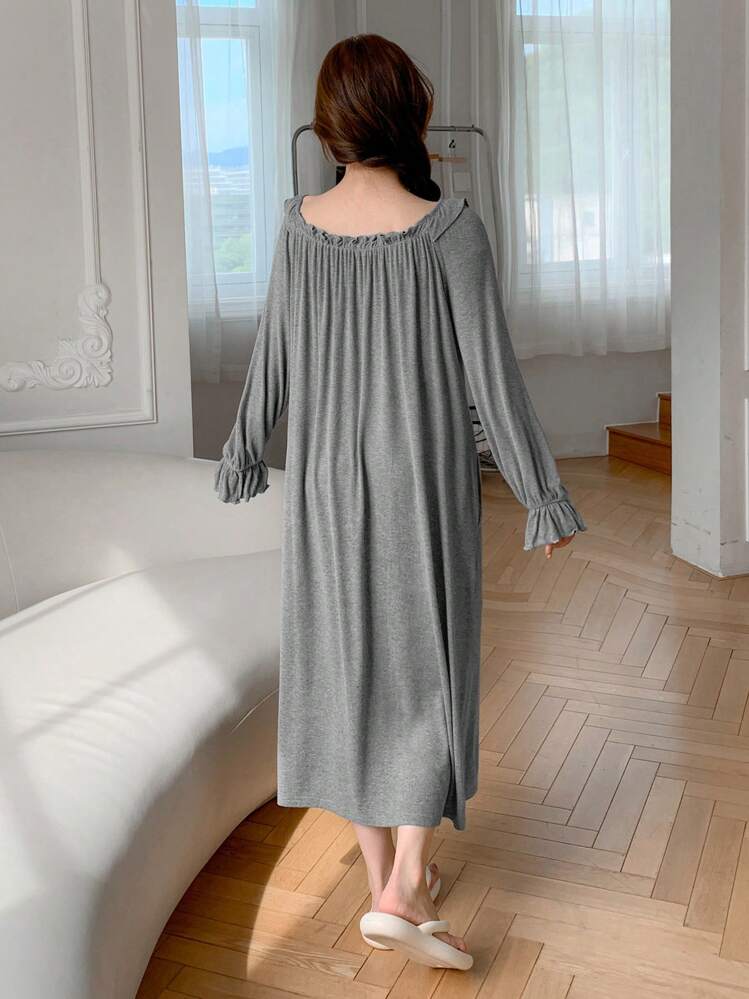 Camisón con diseño de volantes, encaje y fruncidos - Gris - Añade 2