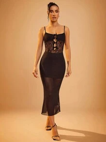 Hauture Sleek Black Lace Panel Dress With Cut-Out Detailing - Black - View 4