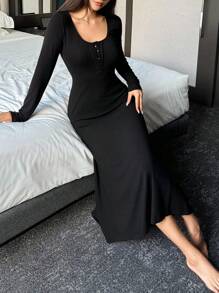 DAZY Vestido de punto ajustado con diseño minimalista de botones falsos como vestido de estar en casa