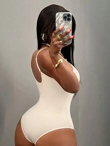 Slaydiva 休闲黑色露背细肩带紧身连身衣 - 杏色 - 查看 2