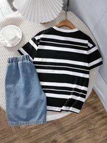SHEIN 2 piezas Camiseta de niño preadolescente a rayas estampada con pantalones cortos vaqueros, moda de verano - Negro - Ver 2